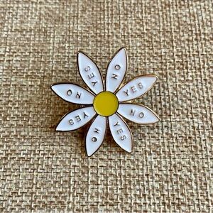 ✨ 3/$15 ✨ Enamel Pin Daisy Flower "Loves Me, Loves Me Not"